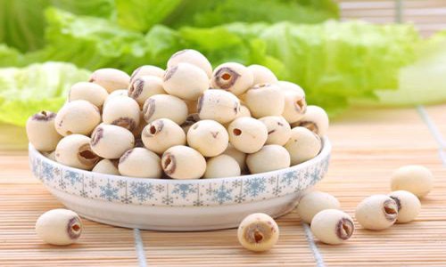 Theo nghiên cứu  hạt sen chứa hàm lượng canxi, photpho và kali, vitamin, nguyên tố vi lượng phong phú.